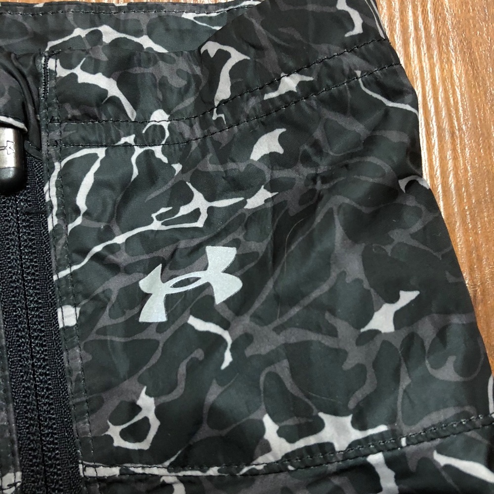 Under Armour STORM Waterproof Athletic Vest - Picture 6 of 6
